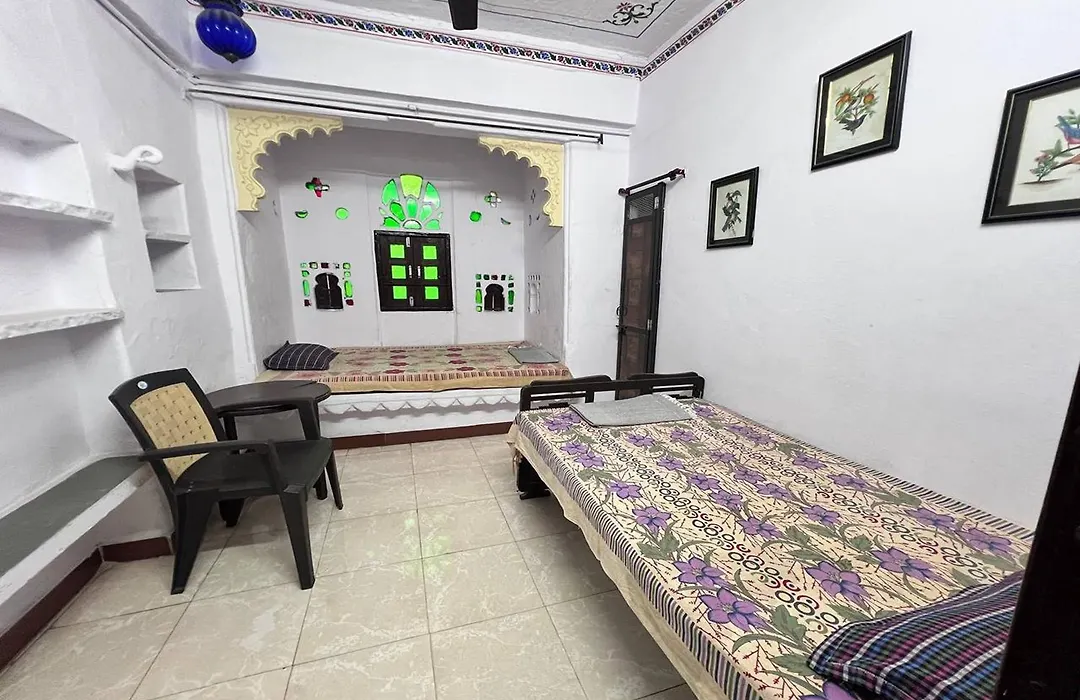 Nukkad Guest House Near Lake Pichola-1