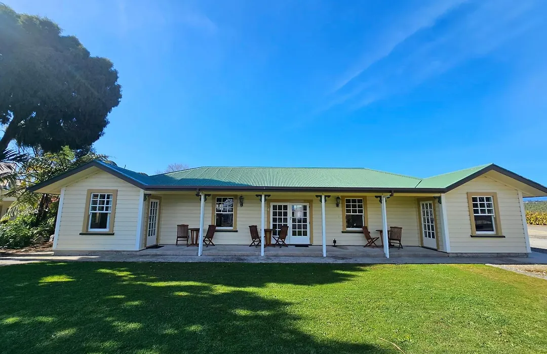 Karamea Hotel-1
