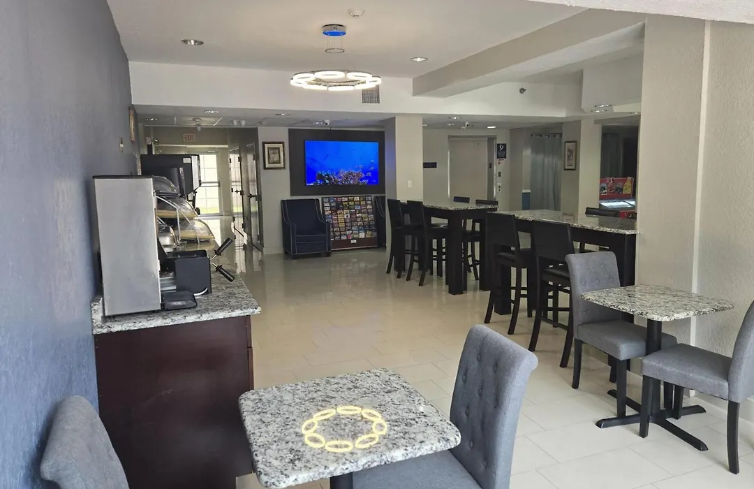 Days Inn & Suites By Wyndham Tampa/Raymond James Stadium-1