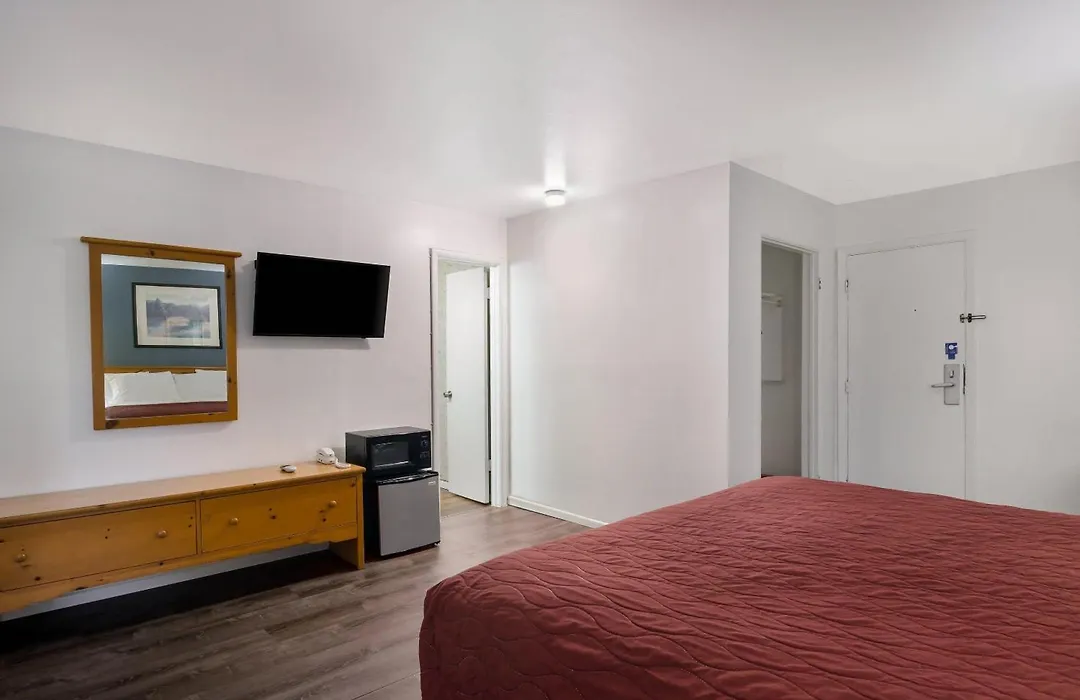 Rodeway Inn & Suites Sidney Historic Downtown I-80-1