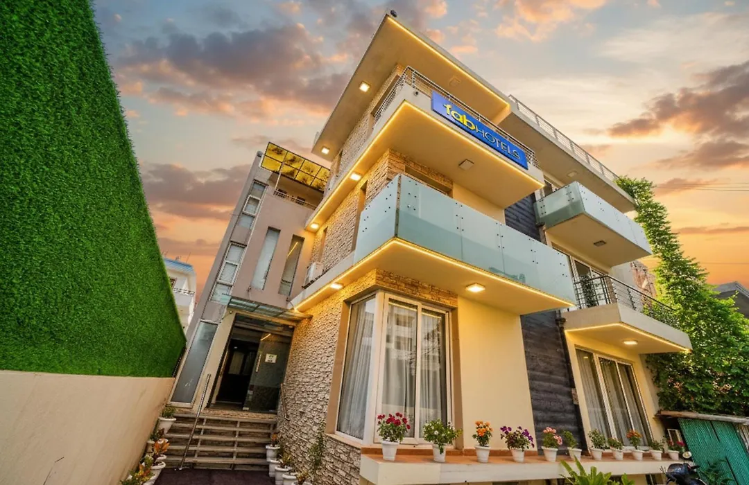Fabhotel Rivlet-1