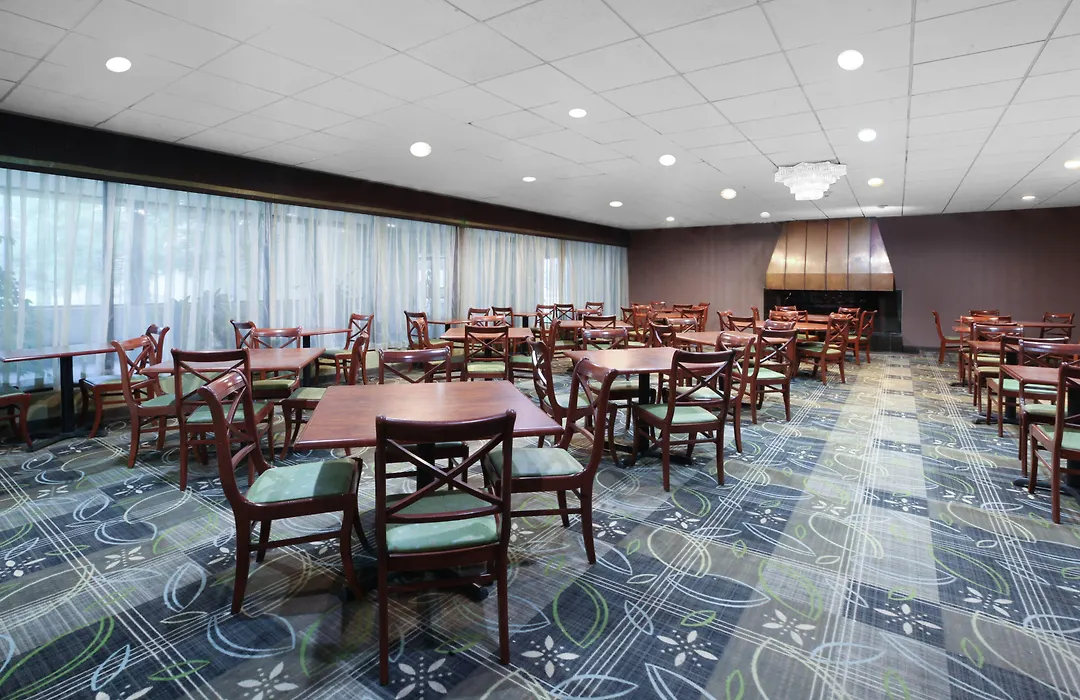 Days Inn By Wyndham Plattsburgh-1