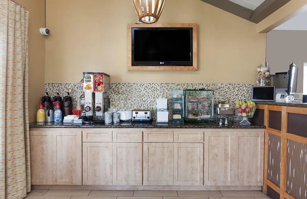 Howard Johnson By Wyndham National City/San Diego South-1