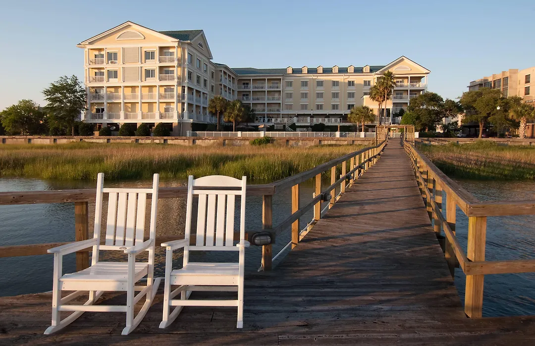 Courtyard Charleston Waterfront-1