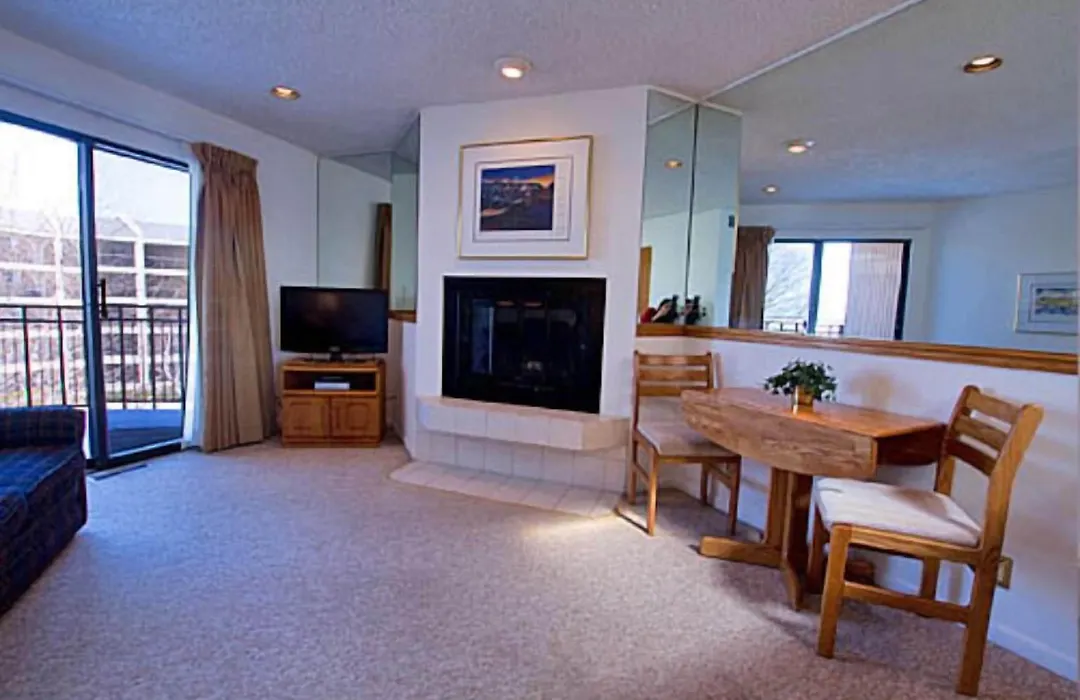 Weathervane Terrace Inn And Suites-1