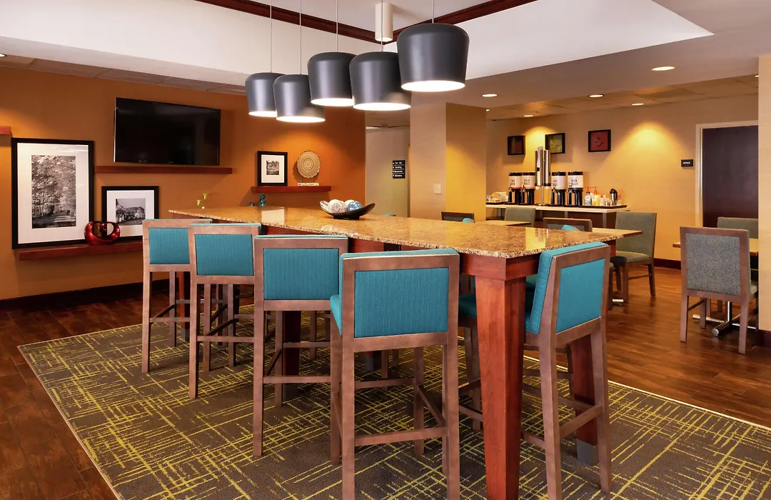 Hampton Inn Greensboro Airport-1
