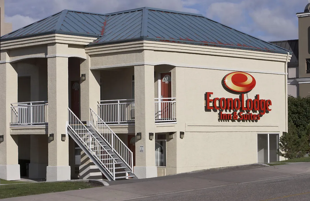 Econo Lodge Inn & Suites Calgary - University-1