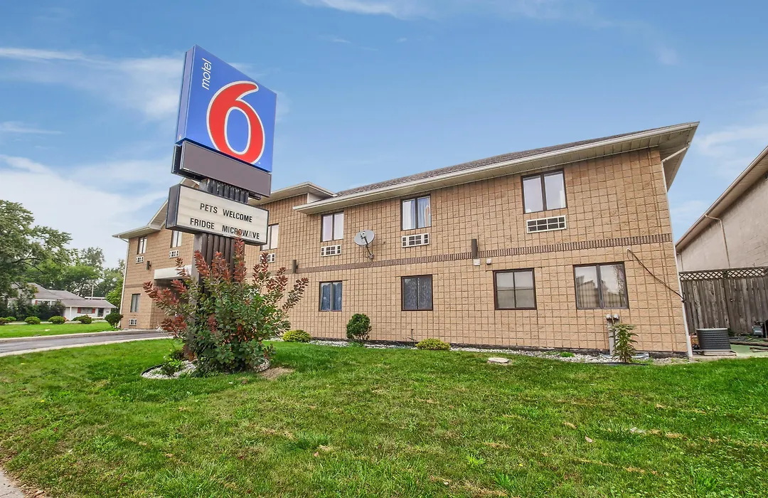 Motel 6 Windsor, On-1