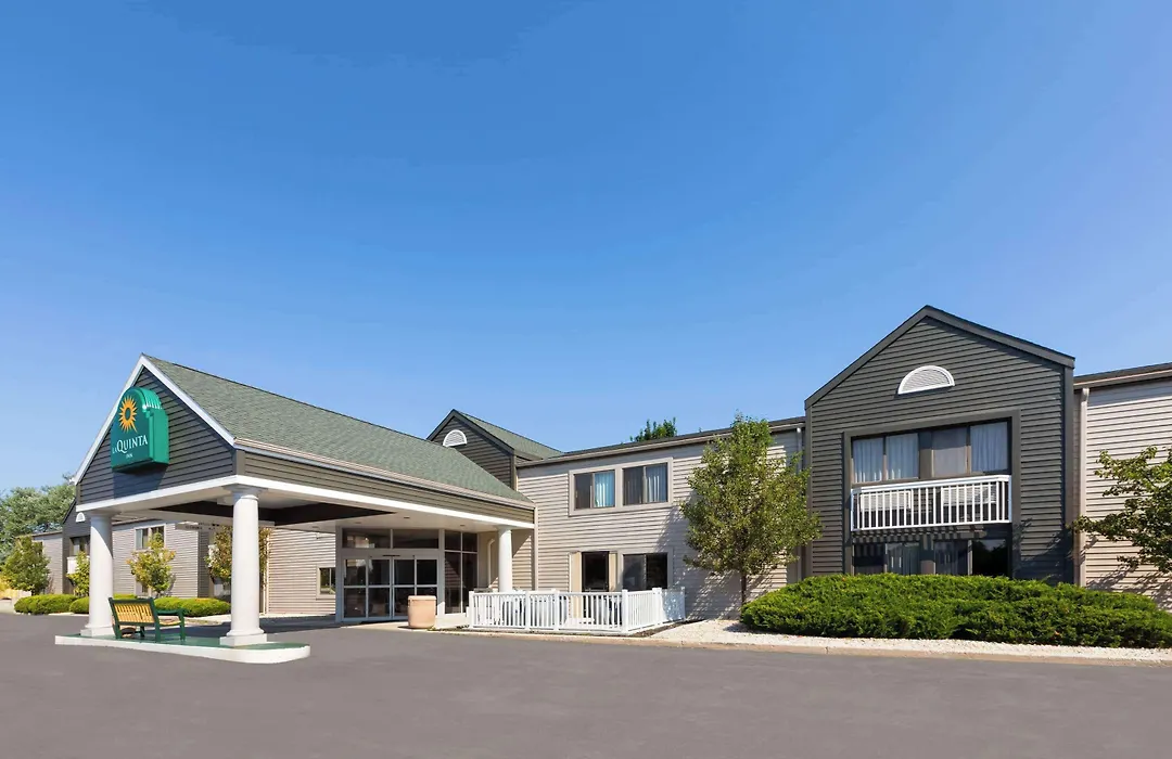 La Quinta Inn By Wyndham Sheboygan-1