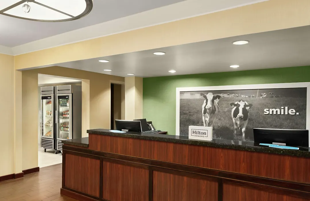Hampton Inn Portland Airport-1