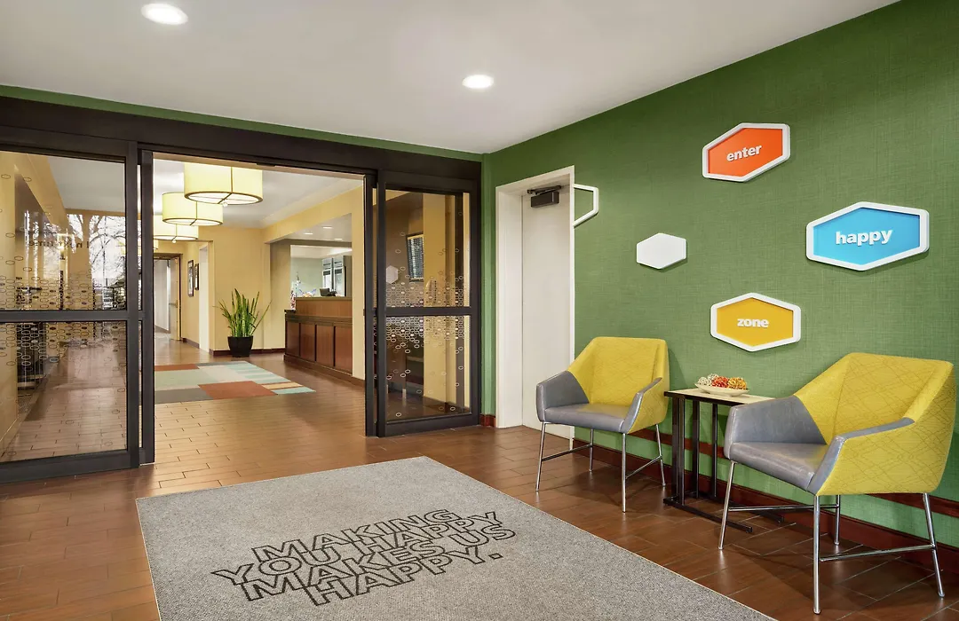 Hampton Inn Portland Airport-1