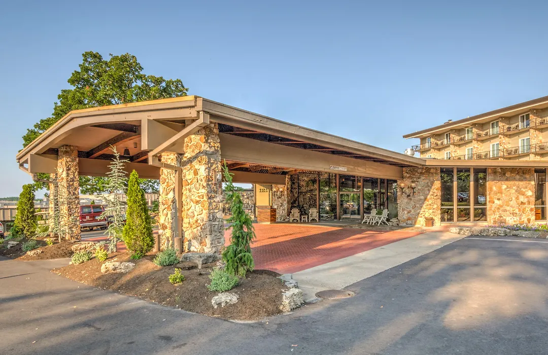 Lodge Of Four Seasons Golf Resort, Marina & Spa-1