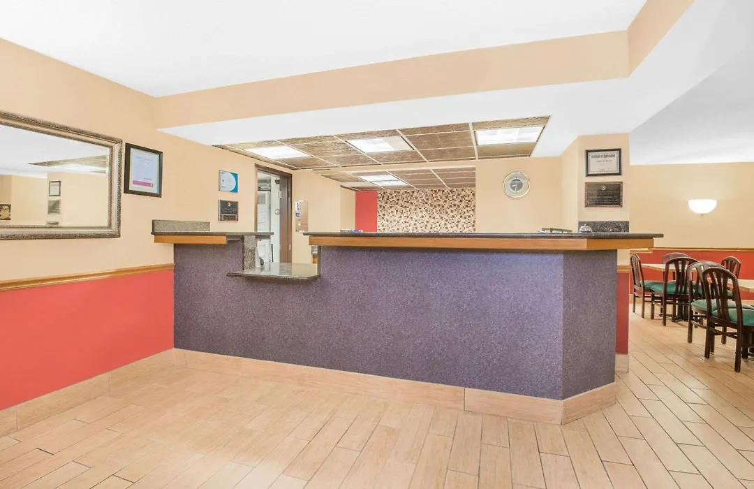 Super 8 By Wyndham Marshalltown-1