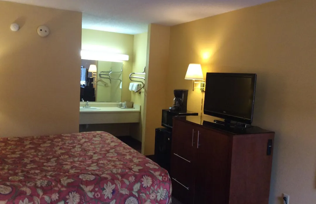 Days Inn By Wyndham York Alabama-1