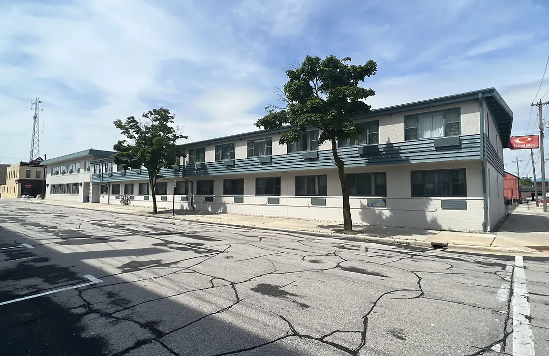 Days Inn By Wyndham Manitowoc-1