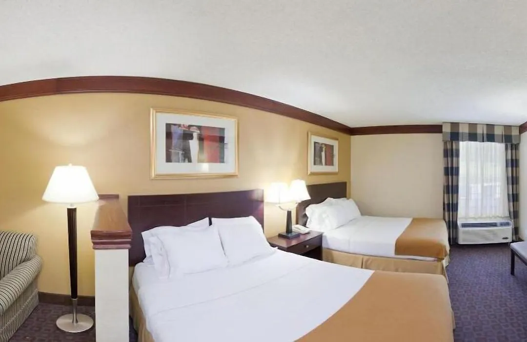 Days Inn & Suites By Wyndham Tahlequah-1