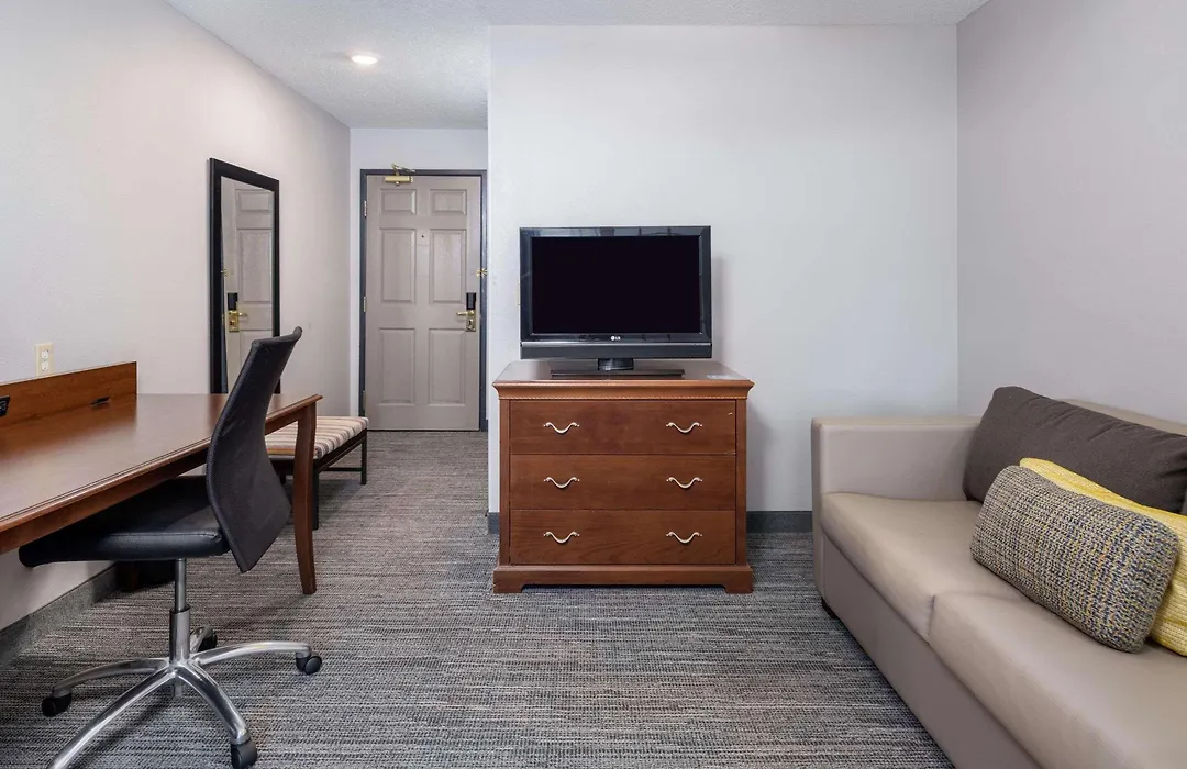 Country Inn & Suites By Radisson, Maumee - Toledo-1