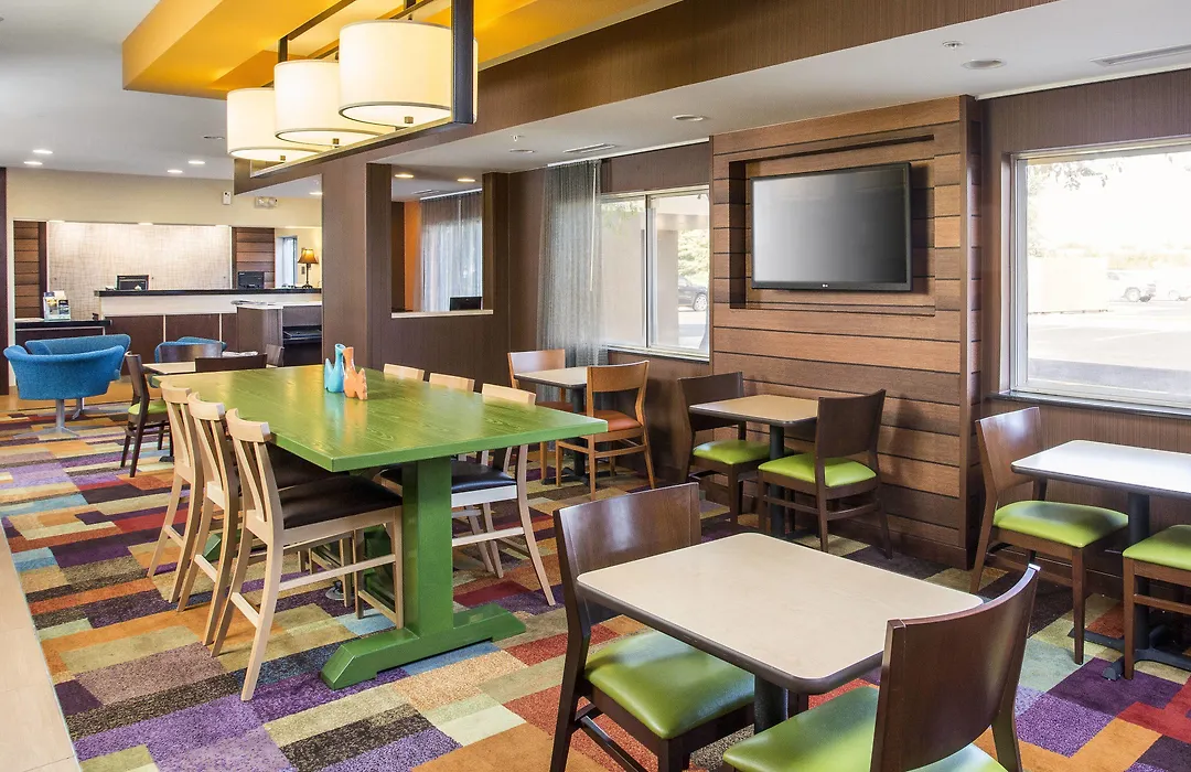 Fairfield Inn & Suites Peru-1
