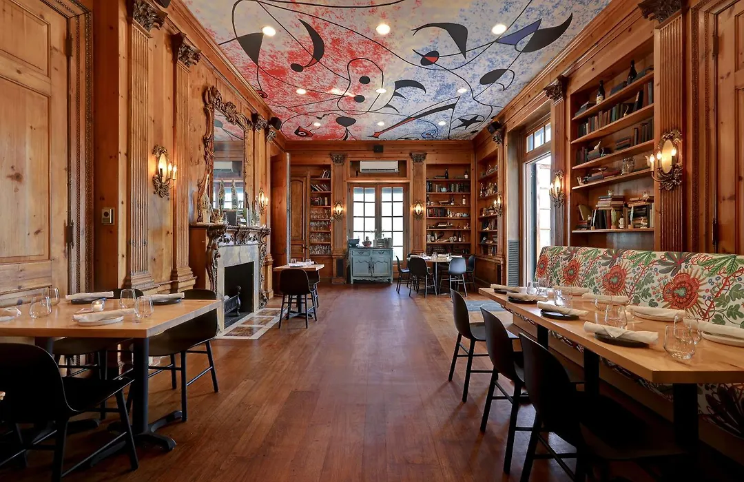 Tarrytown House Estate-1