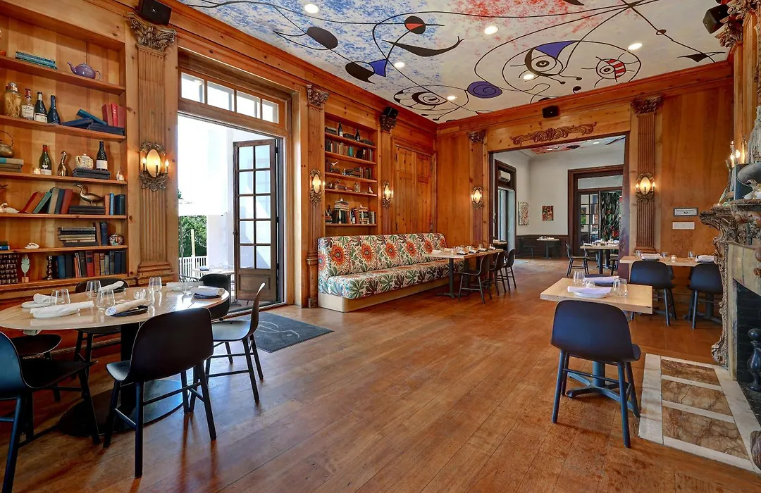 Tarrytown House Estate-1