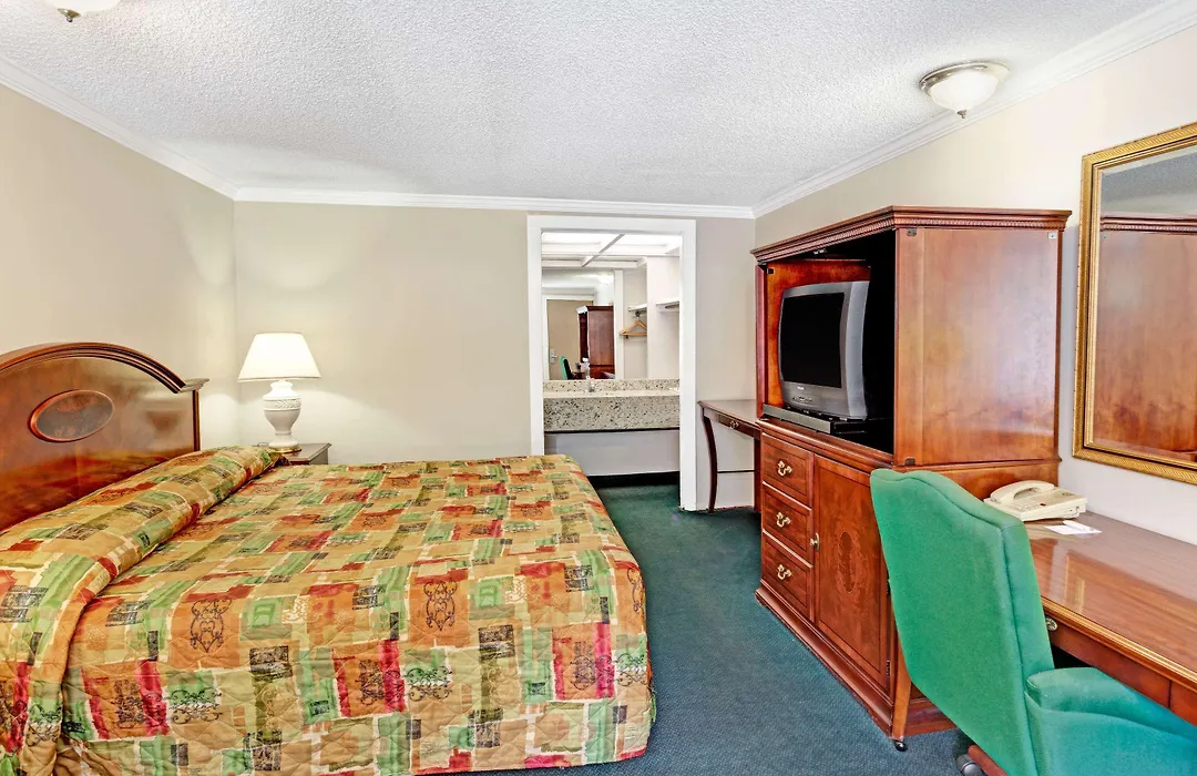 Knights Inn Austell-1