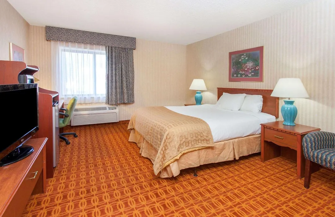 Baymont By Wyndham Detroit/Roseville-1