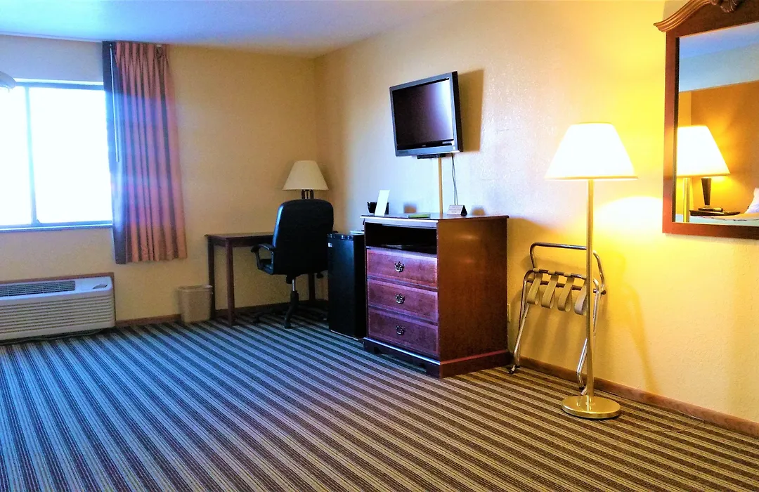Super 8 By Wyndham Iowa Falls-1