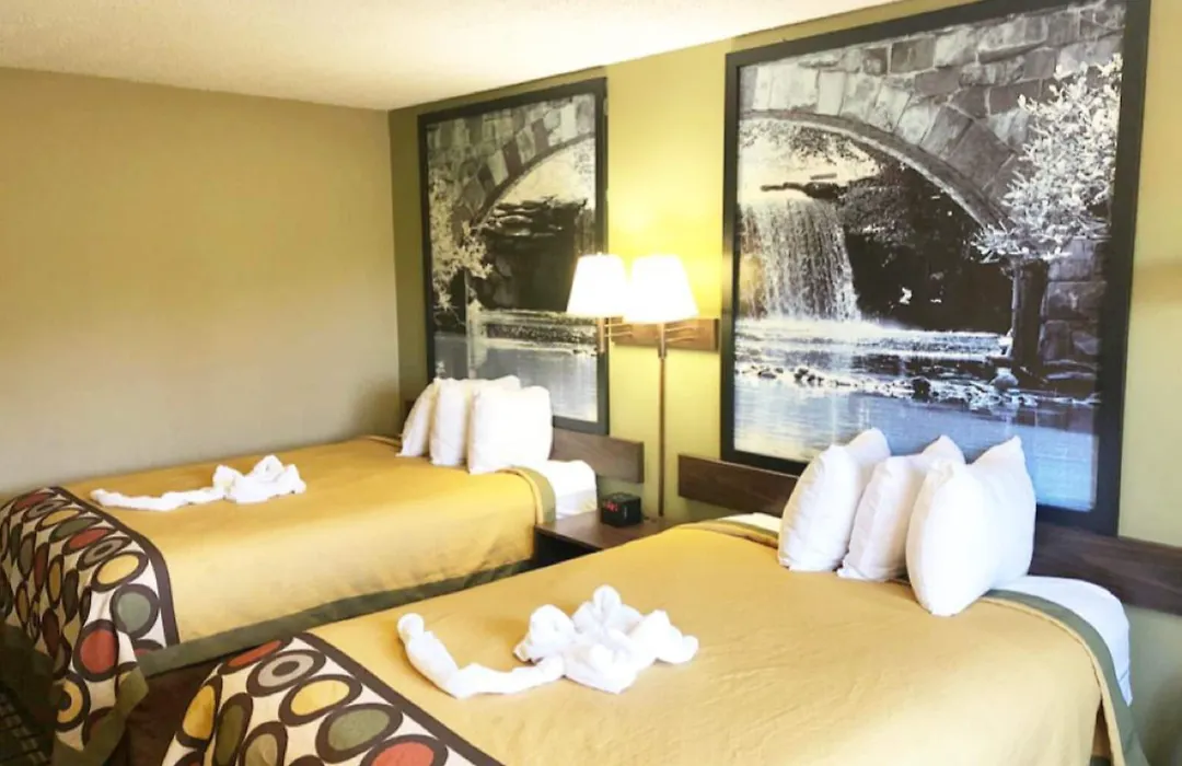 Super 8 By Wyndham Russellville-1
