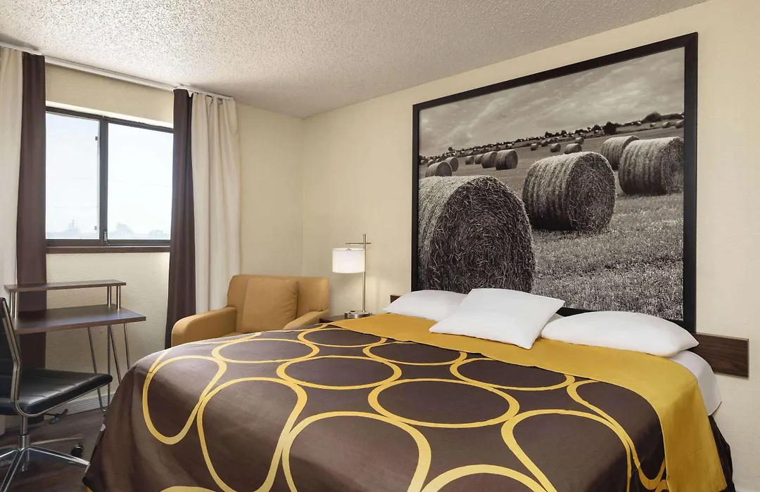 Super 8 By Wyndham Dodge City-1