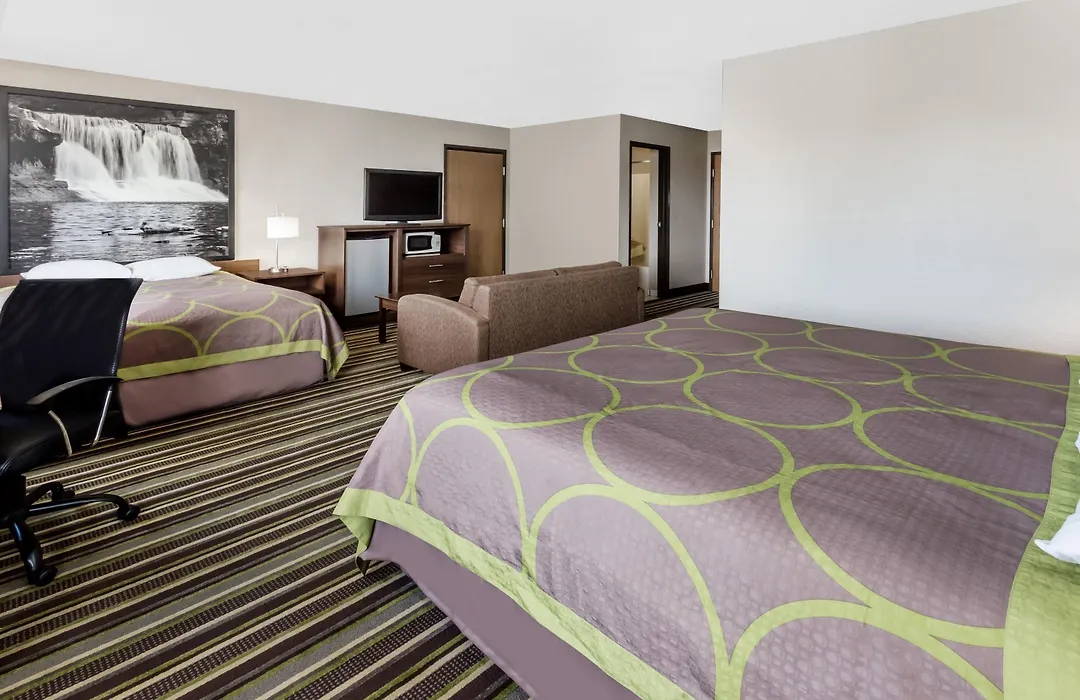 Super 8 By Wyndham Plymouth-1