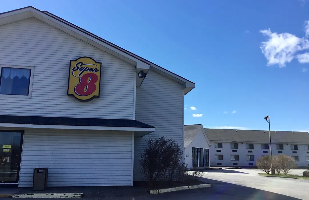 Super 8 By Wyndham Portland/Westbrook Area-1