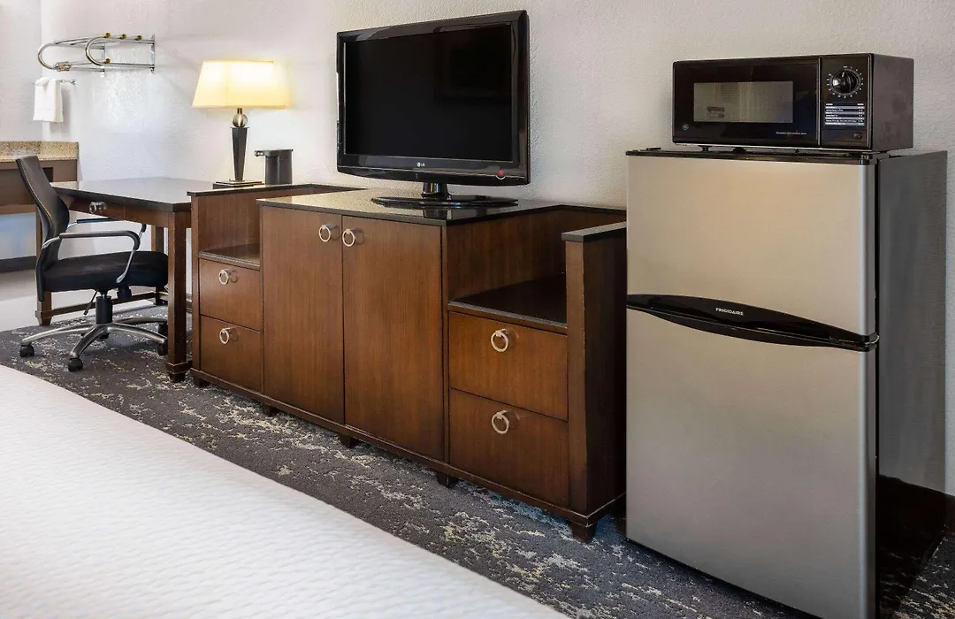 Travelodge By Wyndham Appleton-1