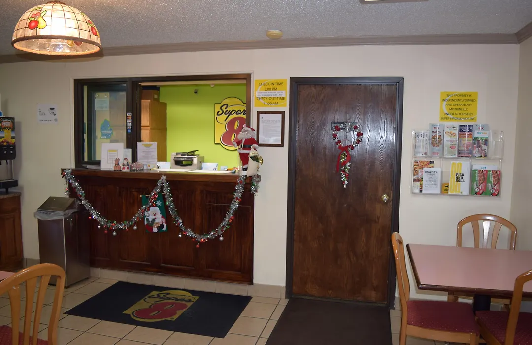 Super 8 By Wyndham Saginaw-1
