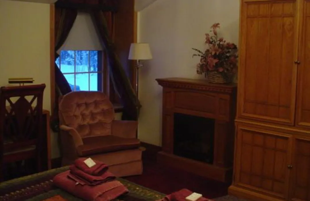 7 Gables Inn & Suites-1