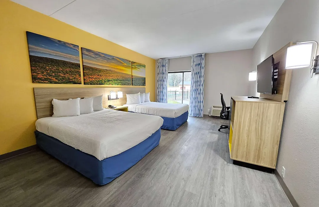 Days Inn By Wyndham Berlin Meriden-1