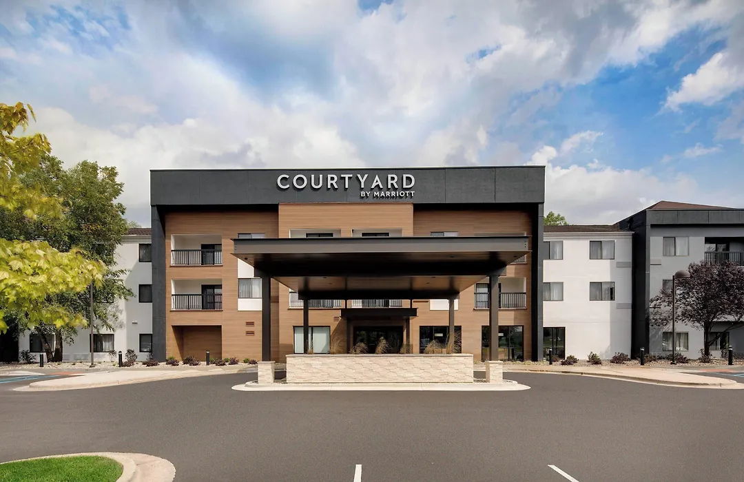 Courtyard Grand Rapids Airport-1
