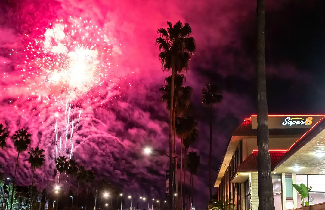Super 8 By Wyndham Anaheim/Disneyland Drive-1