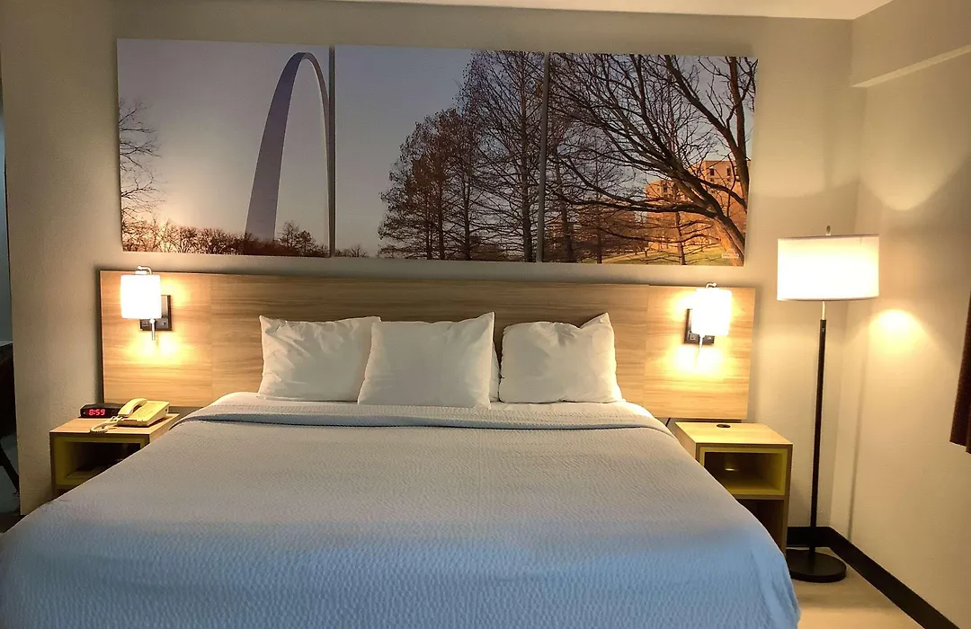 Days Inn By Wyndham Kingdom City-1