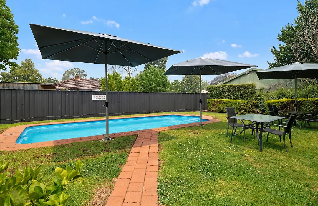 Avondel Motor Inn-1