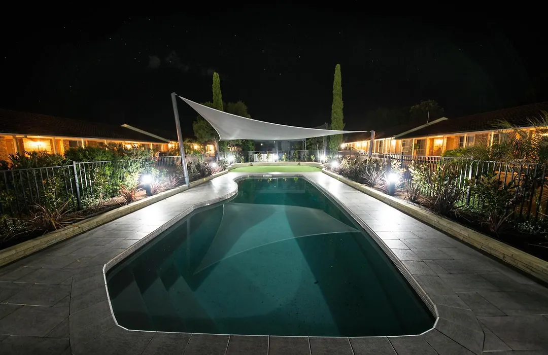 Best Western Plus All Settlers Motor Inn-1