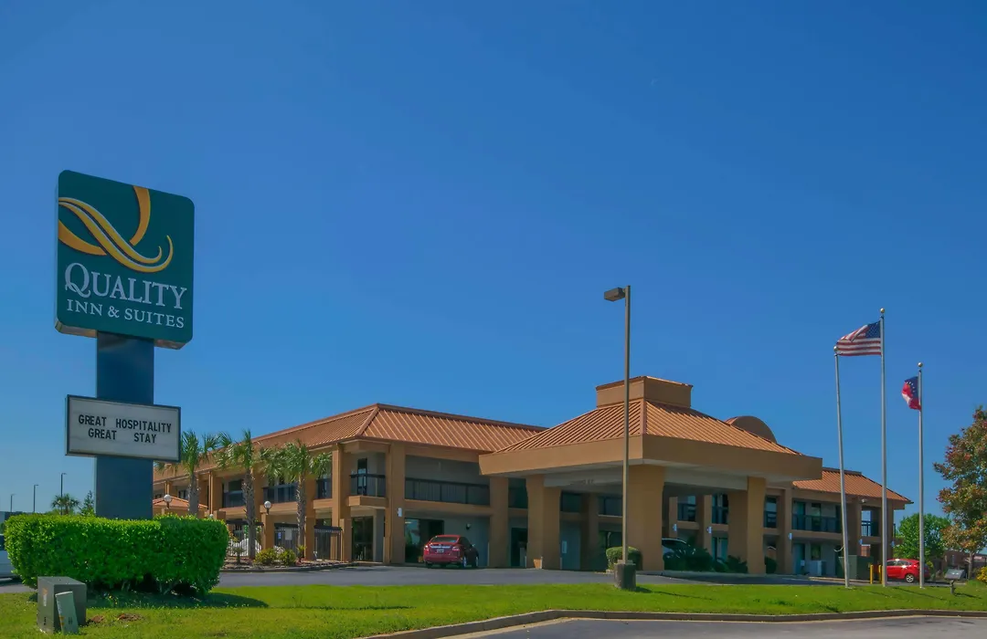 Quality Inn & Suites Near Robins Air Force Base-1