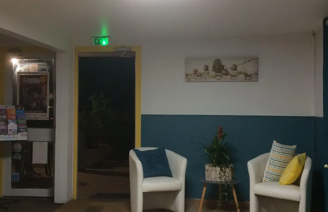 Aix Hotel-1