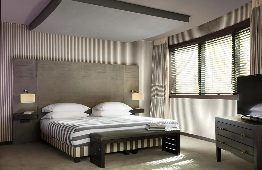 Hotel Square-1