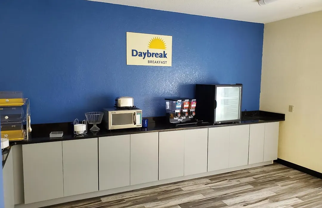 Days Inn By Wyndham Macon I-75 North-1