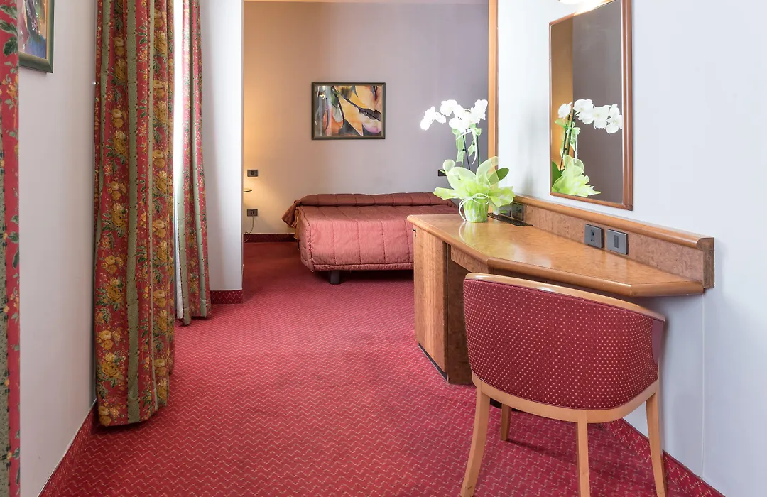 Idea Hotel Piacenza-1