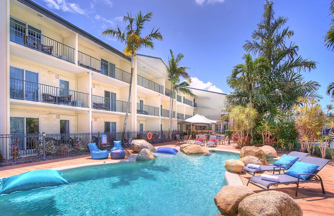 Cairns Queenslander Hotel & Apartments-1