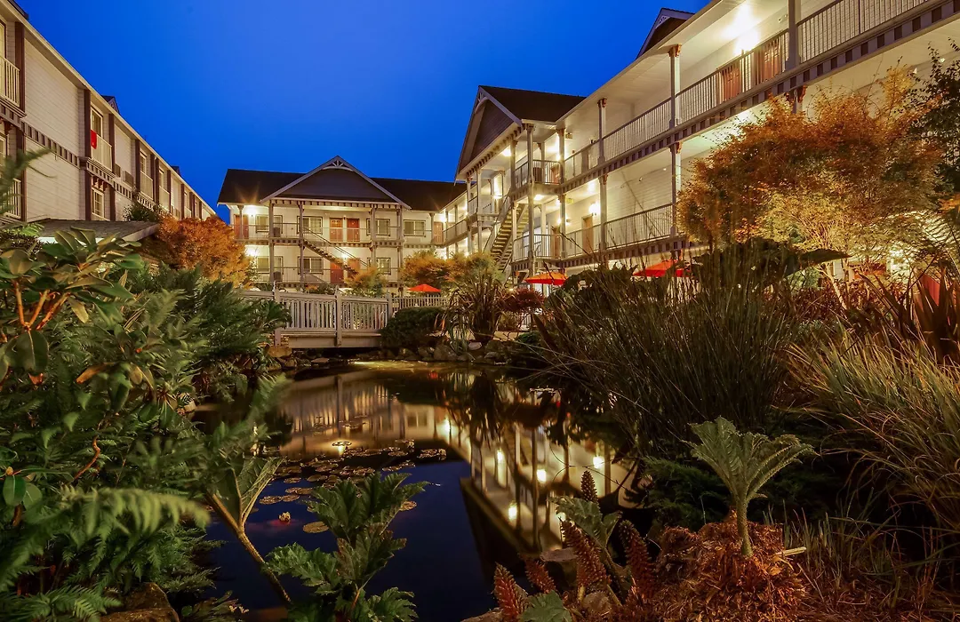 Best Western Plus Bayshore Inn-1