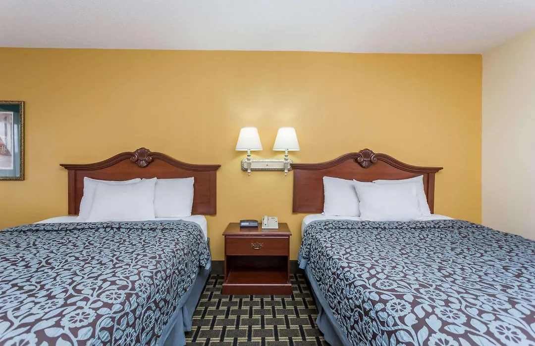 Days Inn & Suites By Wyndham Warner Robins Near Robins Afb-1