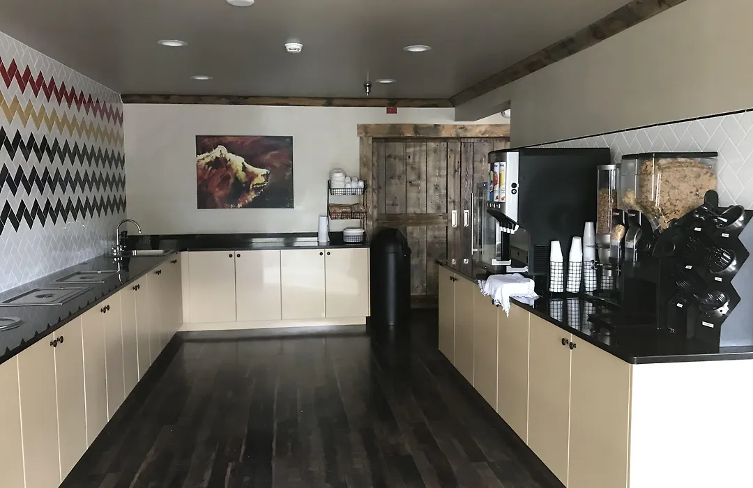Clubhouse Inn-1