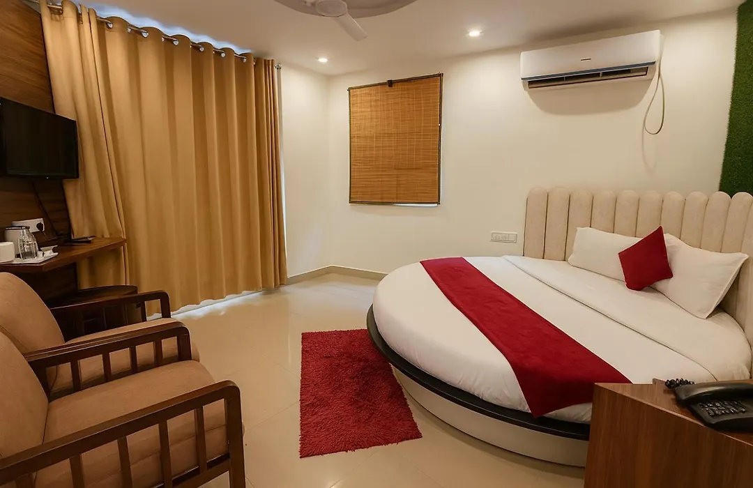 Aroha By Rishikesh-Swimming Pool & Spa-1